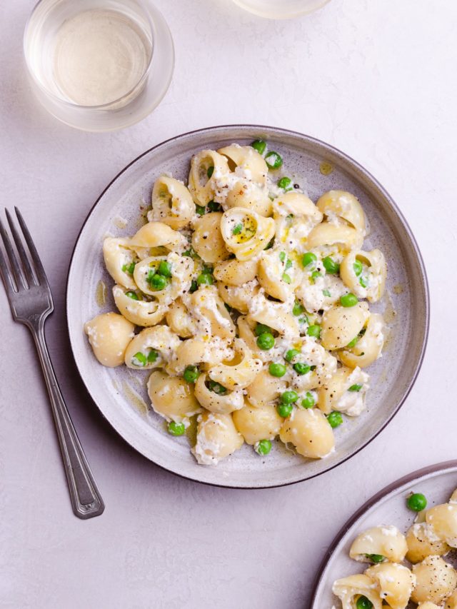 Pasta with Ricotta Sauce and Peas
