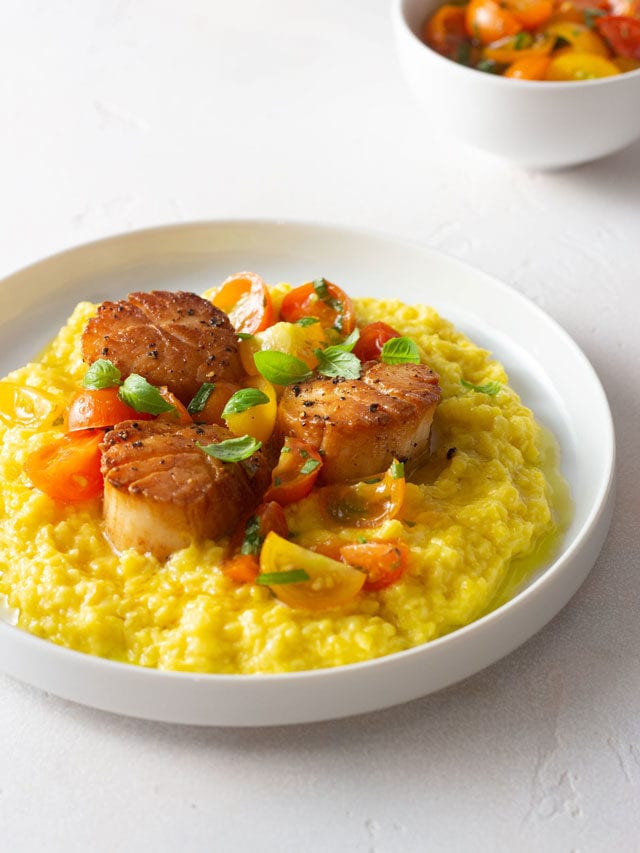 Seared Scallops with Corn and Tomatoes